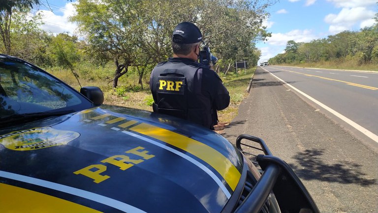 Mais de 60 motoristas são multados durante Operação Tiradentes na BR 153