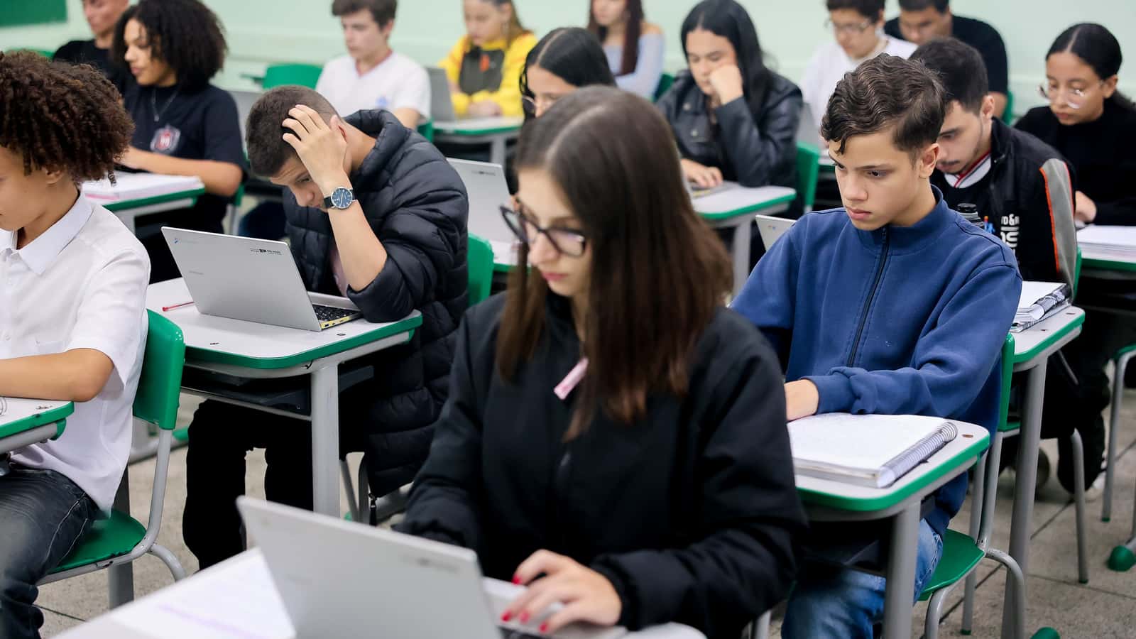 339 mil estudantes da 3ª série do Ensino Médio participam nesta terça-feira (23) das provas do Saresp
