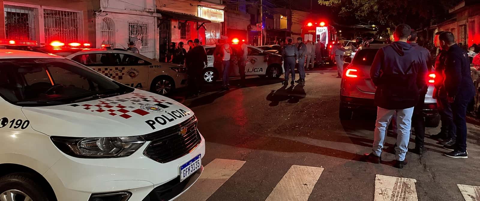 Indivíduo é agredido por moradores após furtar linguiça e inventar roubo do próprio carro em Rio Preto (SP)
