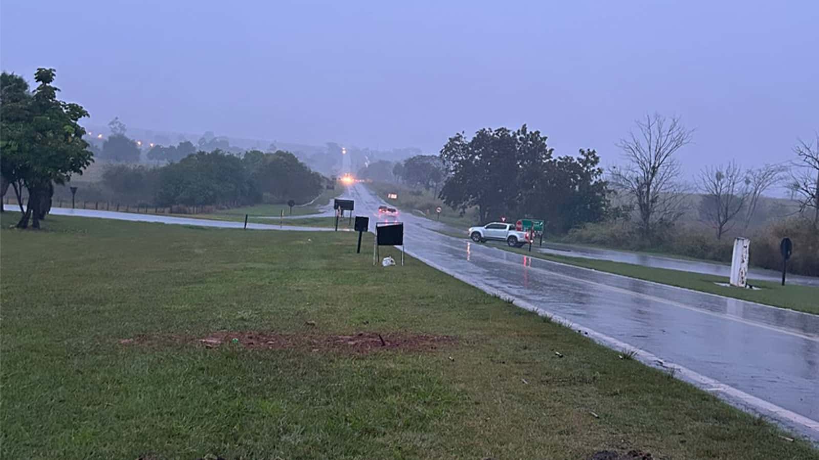 Após denúncia da Gazeta, DER remove placa instalada em ponto cego em trevo de Ibirá (SP)